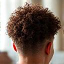 Coupe personnalisée pour cheveux bouclés à Lyon